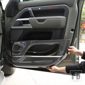 2020-2024 ランドローバーディフェンダー 90 110 ABS カーボンパターンアンチキックパネルカバーステッカーインテリアアクセサリー