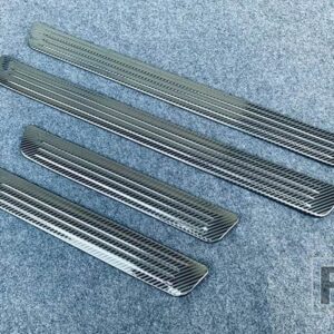 トヨタ プリウス XW60 2022 2023 2024 カーアクセサリーステンレス OOUSIDE ドアシルパネルスカッフプレートキックステップトリムカバー - Carbon Fiber Style