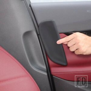 BMW 5シリーズ G60 2024 2025 シリコーンブラック/レッド B ピラー防止装飾ステッカーインテリアアクセサリー